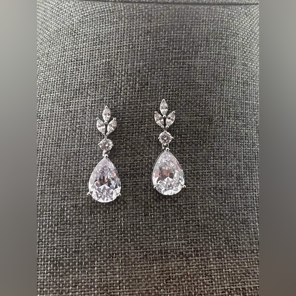 Cubic Zirconia Crystal Chandelier Swarovski Elements Rhinestone Dangle Stud - Picture 1 of 3